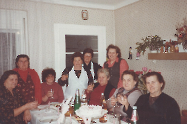 1970er Damenrunde v.l. Fr. Thaler, Fr. Schmidt, H. Pitnauer, Fr. Hoszank, M. Pamer, ?, Fr. Hoszank, Fr. Fischer, Fr. Hoffmann 147PA