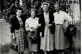 1957 v.l. Maria Gatto (Schwester v. J. Schusterreiter), Franziska Rauscher, Katharina Rauscher,  Fr. Horvath (Omaha USA), Theresia Schusterreiter 21KAKA