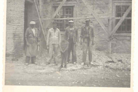 1960er Renovierung der Mühle 3.v.l. M. Sonnleitner, 4.v.l. Hr. Heincz 22HR