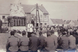 1960er Kriegerdenkmal Tafel Enthüllung 24PA
