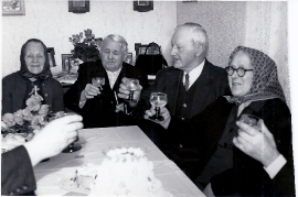 1970er  Theresia Fischer, Johann Fischer, Hr. Ettl, Fr. Ettl, 26UI