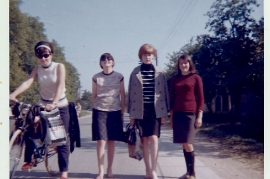 1966 Heimmarsch vom Bahnhof 52WS