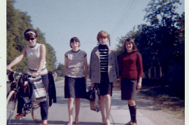 1966 Heimmarsch vom Bahnhof 52WS