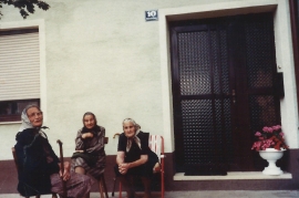 Gassentratsch Neusiedler Gasse Fr. Pflamitzer, Sochr Anna, Toth