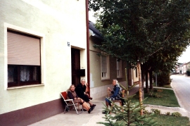 Gassentratsch Neusiedler Gasse Sochr Anna, Toth Maria, Fr. Pfla