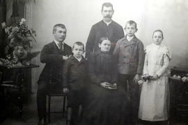 1900er Horwath Urgroßeltern v. l. Matthias Horwath 28.12.1878, Johann Horwath 1878 - 1948, Andreas Horwath 7.5.1853, Elisabeth Horvath geb. Regenbalk geb. 13.3.1853, Michael Horvath im Weltkrieg gest., Anna Horvath 1885- 1967 11SM