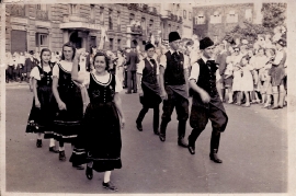 1951 Volkstanzgruppe Zurndorf in Salzburg 18HEI