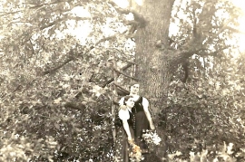 1939 Volkstänzerinnen 32W